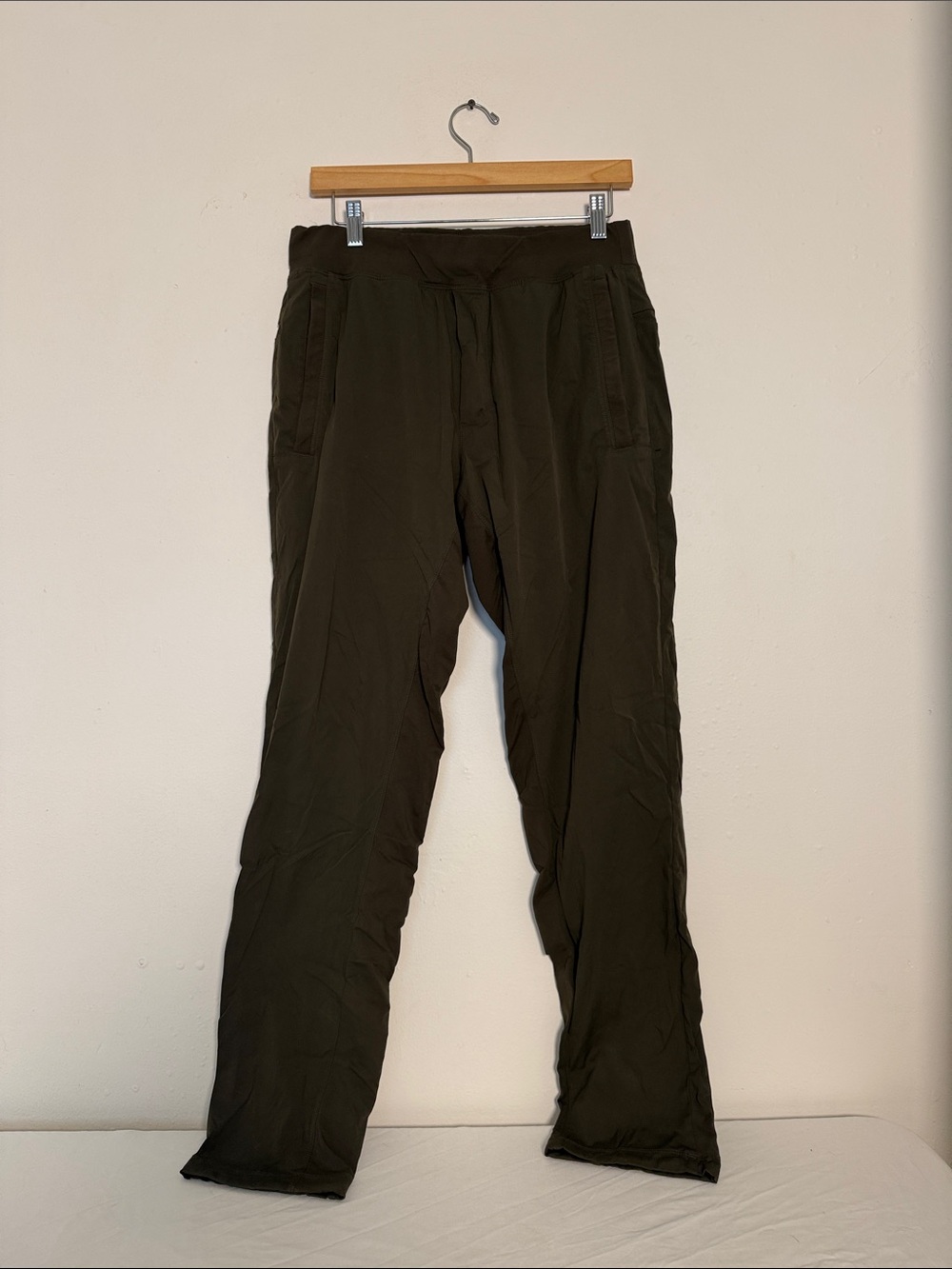 Lululemon Men’s Medium Olive Green Athletic Jogger Pants Training Gym Run